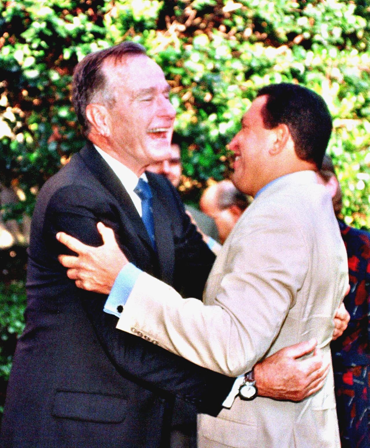 <b>Contacto con EEUU. </b>En noviembre de 1999, Hugo Chávez se encontró con el expresidente de los Estados Unidos George H. W. Bush en Houston, Texas, durante una gira por los Estados Unidos. 
<br>