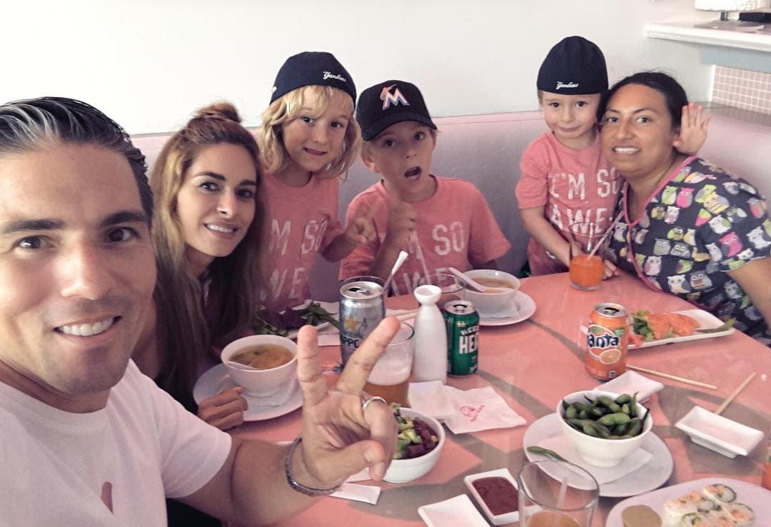 Por las imágenes que ambos comparten en Instagram, podemos observar que Galilea Montijo lleva una buena relación con los hijos de su esposo.