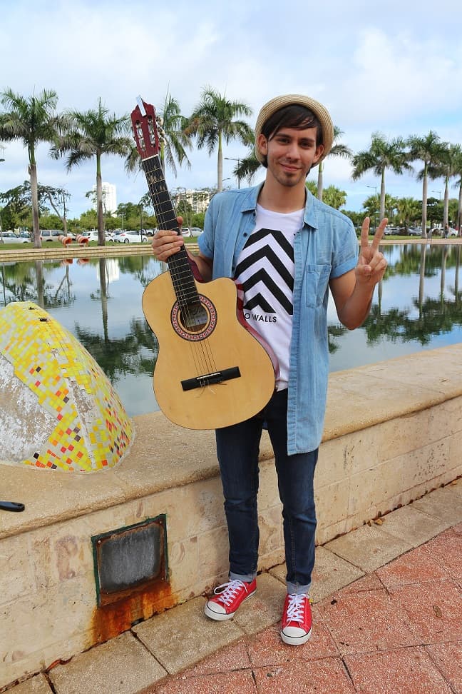 Estos chicos trajeron sus guitarras para las audiciones de La Banda en Puerto Rico.