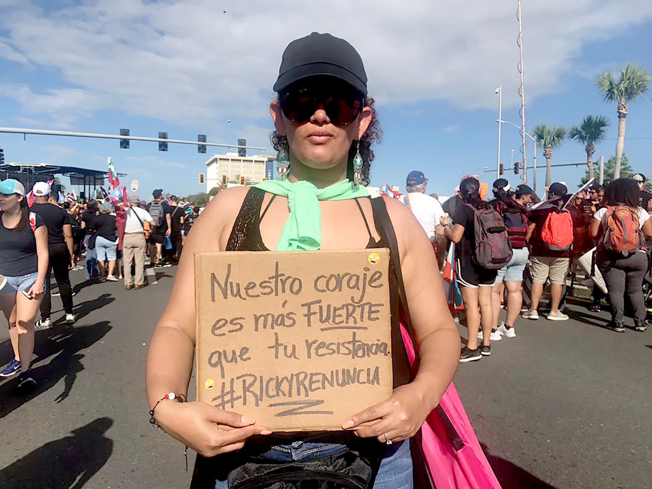 “Nuestro coraje es más fuerte que tu resistencia #RickyRenuncia”. Las 889 páginas de conversación en la aplicación cifrada Telegram entre el gobernador y 11 aliados cercanos y miembros del gobierno, todos hombres, muestran a Roselló y sus colaboradores insultando a mujeres y mofándose de otros políticos.