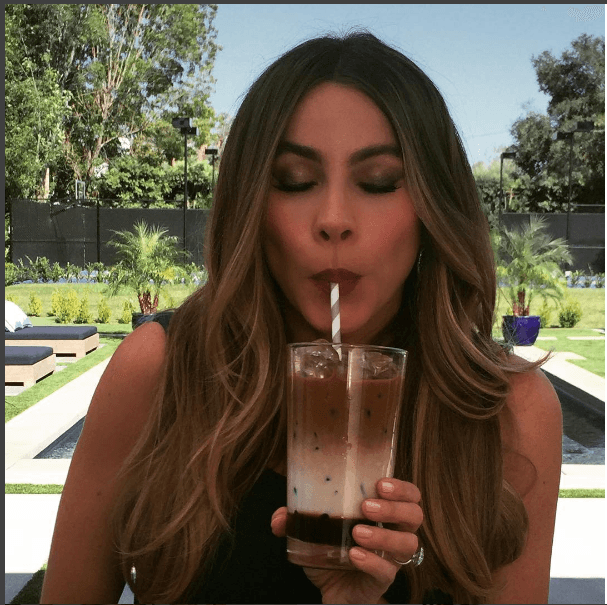 Aunque ella lo toma frío, para combatir el calor de los días soleados.