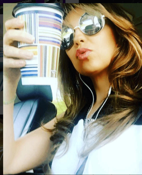 Cuando es día de grabación o para iniciar el día, Thali es de las no perdona el café.