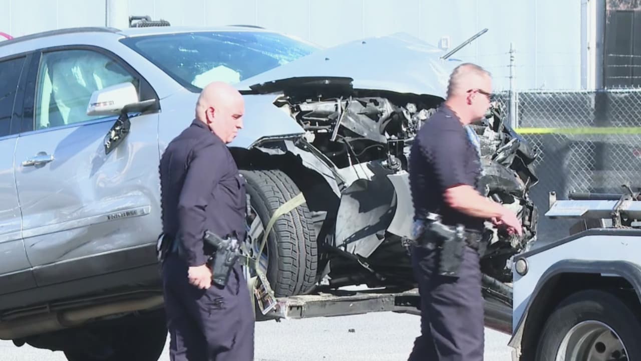 Persecución policiaca termina en choque con autobús en Westlake; cinco personas heridas