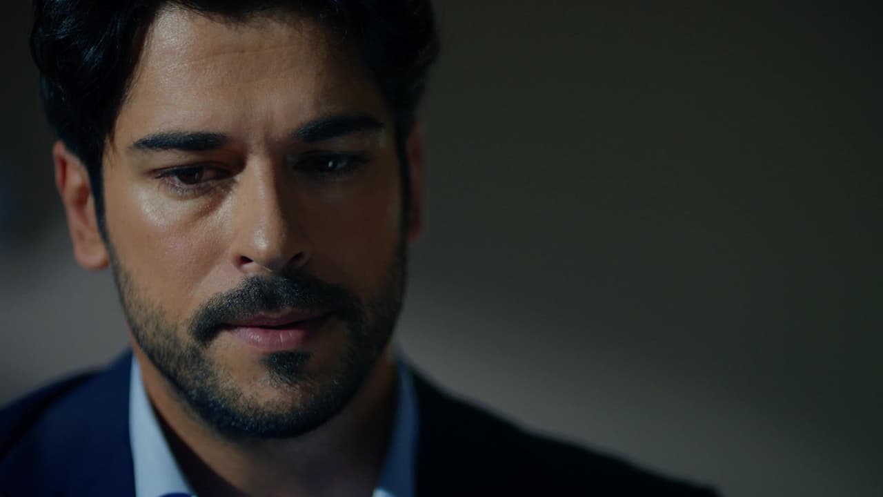 Para su sorpresa, Nihan llegó al juicio en su contra, y no dudó en declarar que la rivalidad entre Emir y Kemal se debía a los sentimientos que ambos tenían por ella.