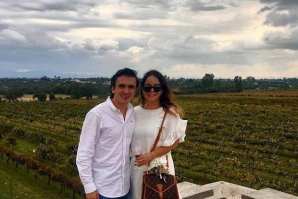 La mujer con la que llegará al altar es Monserrat Ocampo, la hija de la política mexicana Josefina Vázquez Mota, quien fue candidata a la presidencia de México en el 2012 por el Partido Acción Nacional (PAN).