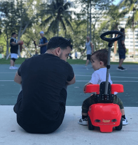 En sus redes sociales el intérprete de 'Yo no me doy por vencido', suele compartir imágenes en compañía de su familia.