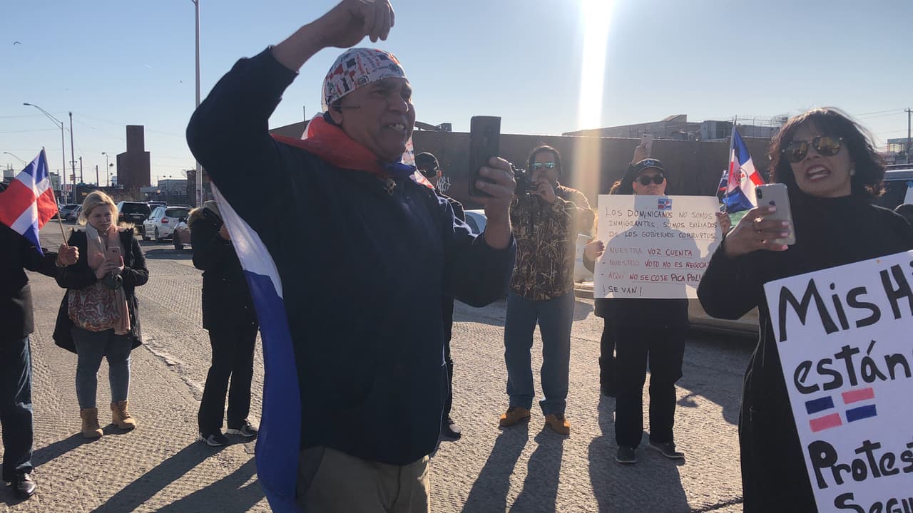 “No dejemos, señores que un grupito de gente nos quite nuestra democracia”, decía Rafael Mejía 
<br>