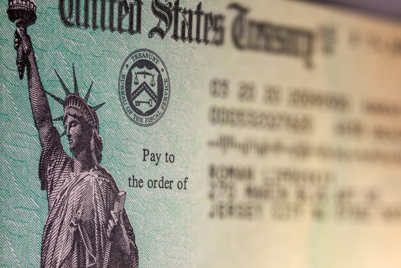 Las provisiones más conocidas son las de los cheques que se enviarán a individuales y la extensión de beneficios de desempleo.