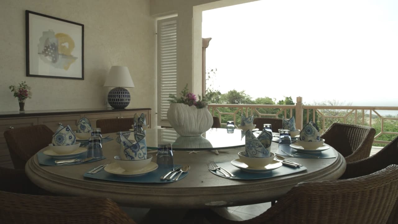 "Como la villa cuenta con personal completo, también 
<b>pueden pedir lo que quieran</b>, cuando quieran", dijo la fuente.