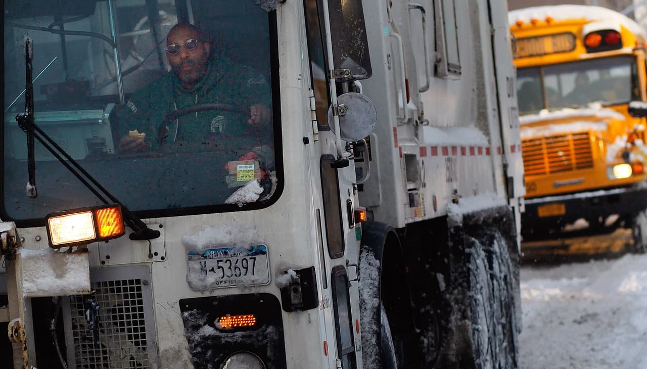 <b>Condado de Durham:</b> "Debido a que se esperan condiciones adversas del tiempo, el 8 de enero todas las instalaciones de las Escuelas Públicas de Durham estarán cerradas y todos los eventos que se realizan en persona quedan cancelados. Esto afectará a los centros de aprendizaje, los servicios e instalaciones de recogida de alimentos, los deportes y (las clases) de Inglés como Segundo Idioma (ESL)".