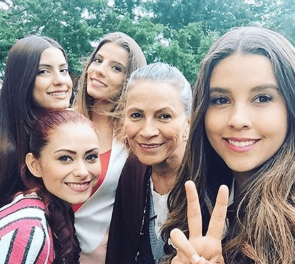 Fernanda estuvo rodeada de grandes amigas.