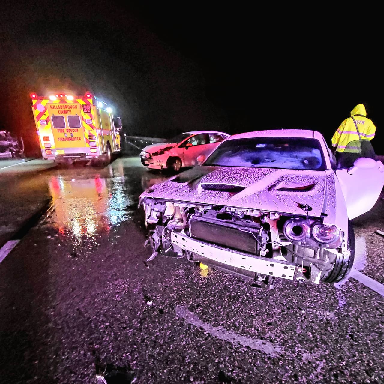 Tras el choque de los 3 vehículos, uno se volcó y expulsó al conductor, quien saltó
<br>sobre la barrera hacia el río y se lanzó al agua para evitar ser atropellado por otro auto.