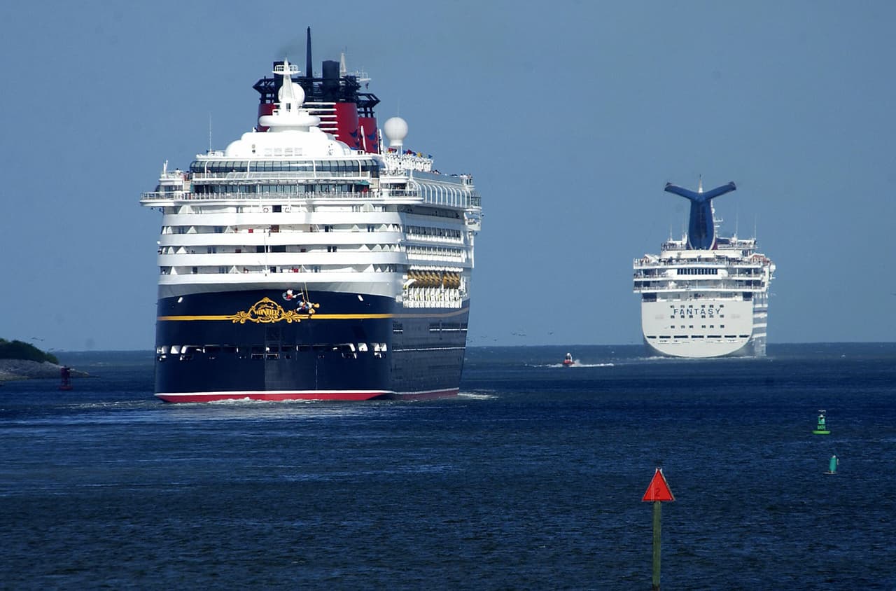 Crucero de Disney rescata a 12 balseros cubanos en el Caribe