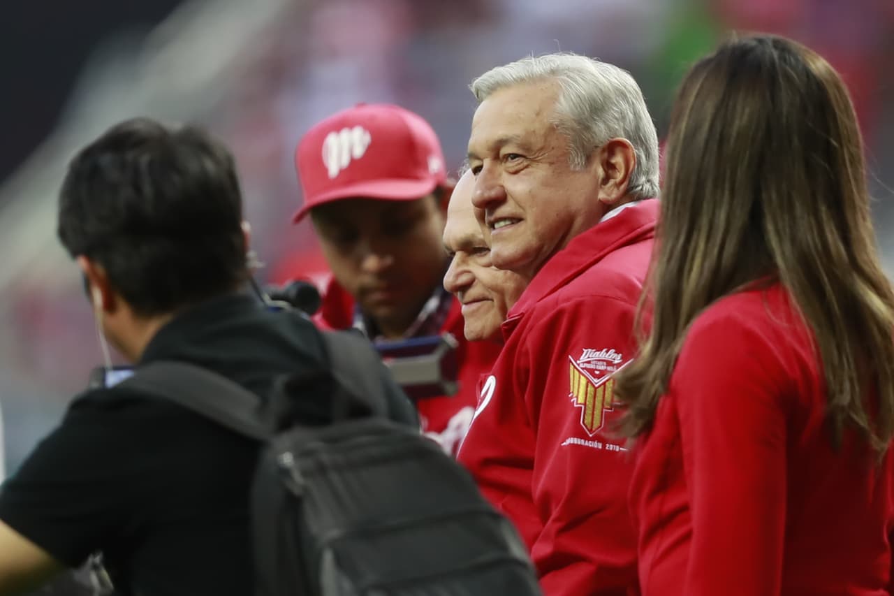 El Presidente de México Andrés Manuel López Obrador se encargó de hacer el lanzamiento inicial en la inauguración del Estadio Alfredo Harp Helú, nueva sede de los Diablos Rojos del México.