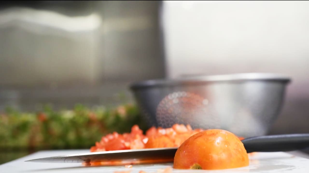 Aumenta 15% el jitomate en EEUU y golpea a taquerías; cajas llegan hasta $60