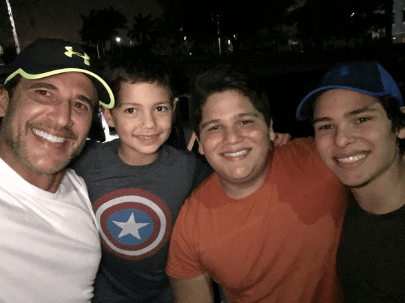 Otro papá muy amoroso es Jorge Aravena.