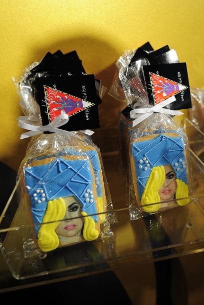 La estrella pop anunció que estaba lanzando la fundación no lucrativa Born This Way, enfocada en ayudar a jóvenes en "asuntos como seguridad en sí mismos, bienestar, acoso, tutoría y desarrollo profesional".