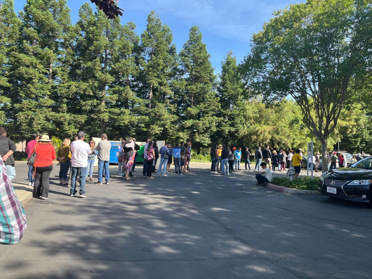 Tampoco se reportaron incidentes que lamentar, ni discusiones entre simpatizantes de bandos contrarios, temprano en el día.