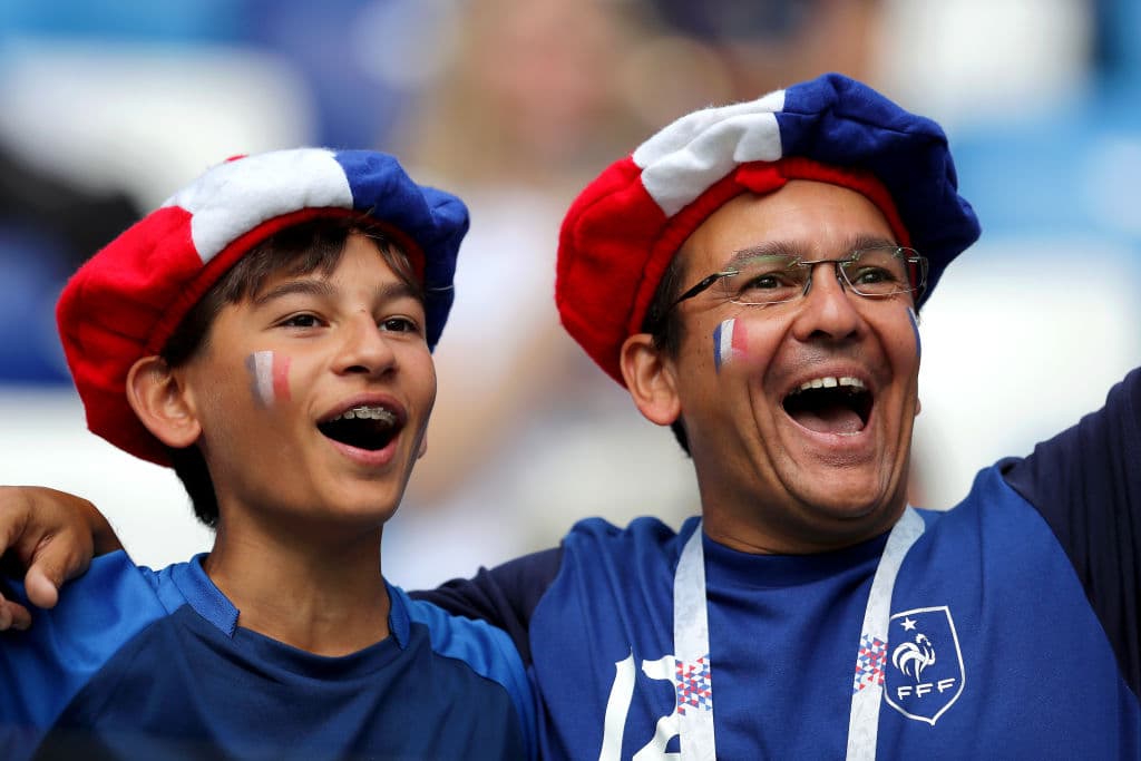 El colorido y los atuendos demostraron la alegría de los fanáticos en medio del duelo de cuartos de final entre Uruguay y Francia, en la lucha por un cupo a la semifinal del Mundial de Rusia 2018.