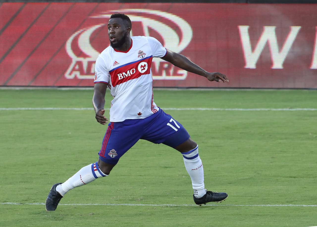 El de Jozy Altidore es un nombre que sonará de manera reconocible para los jugadores del Real Madrid. El potente delantero estadounidense jugó en España entre 2008 y 2011, con las camisetas del Villarreal y el Xerez. Pero mucho han cambiado las cosas para él, ahora jugador franquicia de Toronto FC y figura del Team USA. El campeón español tendrá que cuidarse al extremo del eficaz juego aéreo y de los disparos del prolífico goleador. (USA Today Images)