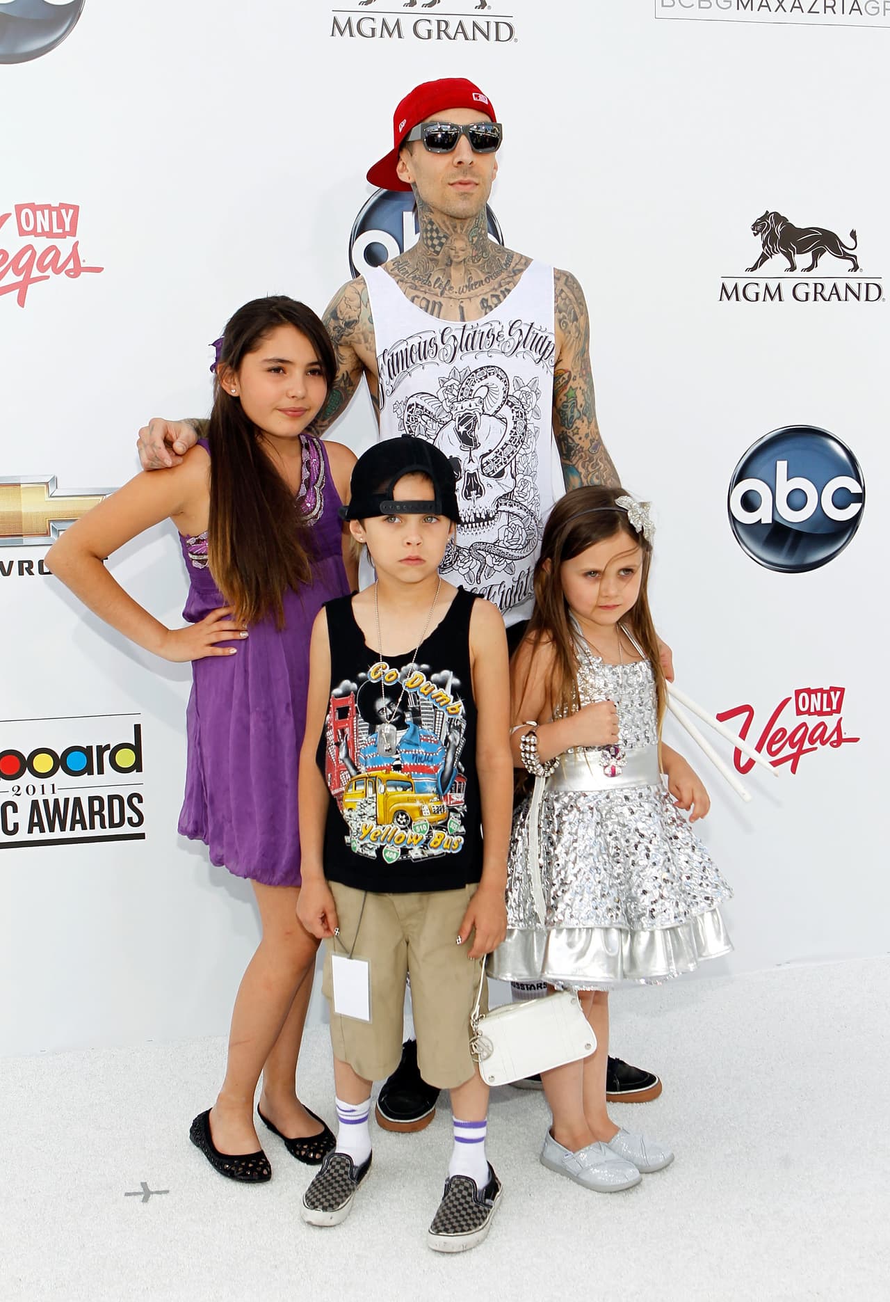 Por su parte, Travis Barker de igual manera tiene 3 hijos, todos de su antiguo matrimonio con Shanna Moakler.