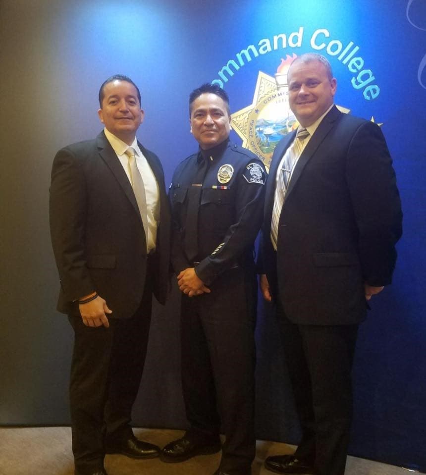 En ese momento, Cano, al centro de la imágen, descubrió que frente a él estaba el bebé a quien salvó la vida y Domínguez pudo ponerle nombre a su héroe anónimo, que le ayudó a respirar por primera vez en este mundo. Ambos se dieron cuenta inmediatamente de que el destino los había reunido nuevamente.