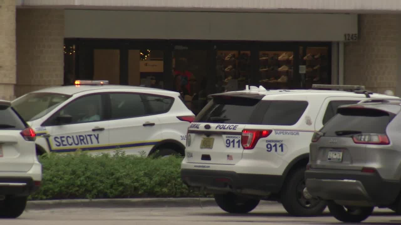 Pánico en el Miami International Mall luego de un robo en un tienda de cosméticos