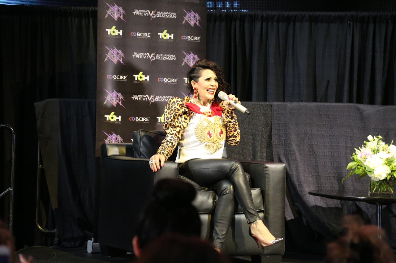 Alejandra Guzmán y Gloria Trevi respondieron a las preguntas de los medios que se dieron cita en la ciudad angelina para platicar acerca de su gira 'Versus'.