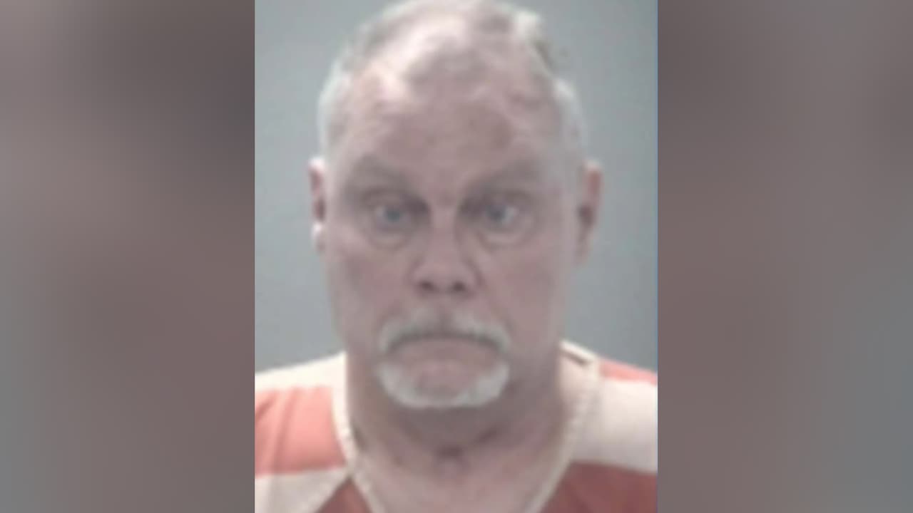 Arrestan a maestro del condado de Hillsborough por posesión de pornografía infantil 