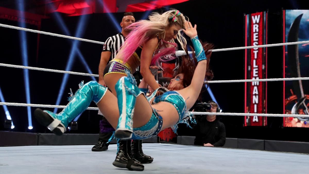 Undertaker derrotó a AJ Styles, Braun Strowman ganó el Campeonato Universal a Goldberg y por la parte femenina, Alexa Bliss y Nikki Cross derrotaron a las ‘Guerreras Kabuki’ llevándose el Campeonato femenino WWE Tag Team por segunda ocasión.