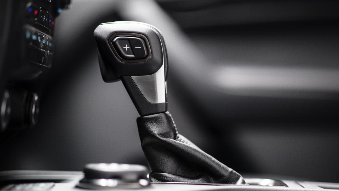 <h3 class="cms-h3-H3">Una sola transmisión para toda la línea</h3>
<br>A diferencia de sus competidoras que aún ofrecen transmisiones manuales, la Ford Ranger solo ofrecerá una transmisión automática. Pero también a diferencia de sus competidoras que ofrecen transmisiones automáticas de 6 velocidades (5 velocidades en el caso de la Nissan Frontier), la transmisión automática de la Ford Ranger cuenta con 
<b>10 velocidades</b>.