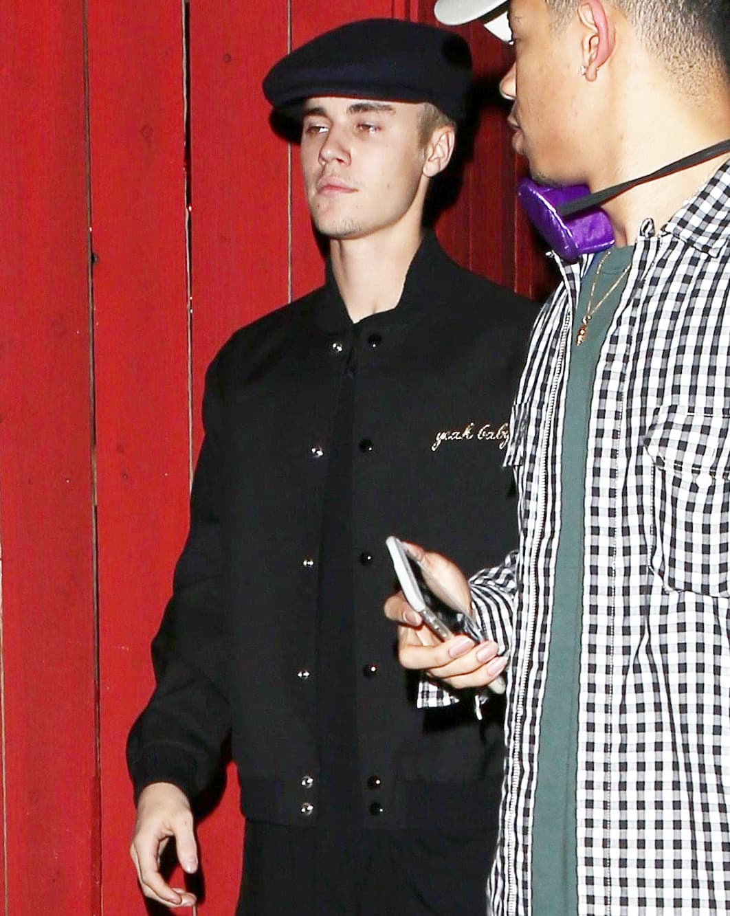 El polémico Justin se veía muy quitado de la pena.