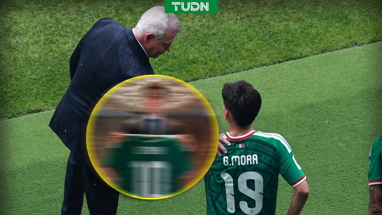 Javier Aguirre no ve otro que Gilberto Mora con la 10 de México con Rafa Márquez