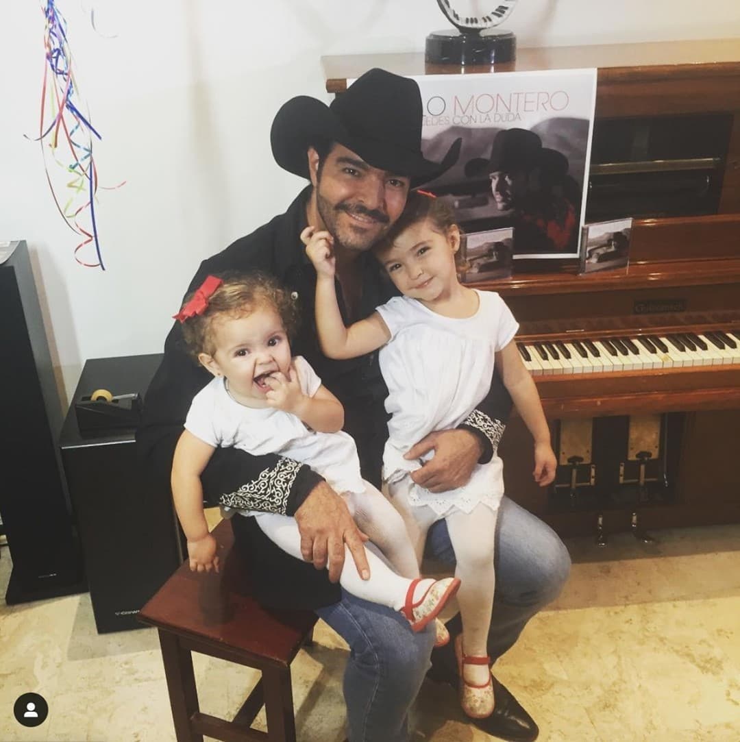 El cantante estipuló que ha acatado el convenio legal con Van Wielink que acordó ante un juez el 28 de abril de 2016, en donde especificaron los términos de guarda, custodia y la pensión alimenticia de sus hijas.