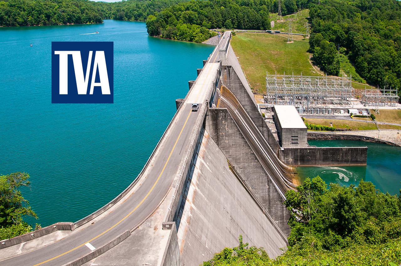 <b>Autoridad del Valle de Tennessee</b>
<br>
<br>Año de fundación: 1933.
<br>
<br>Industria: energía.
<br>
<br>Es la corporación gubernamental más antigua en funcionamiento, establecida por el presidente Franklin Delano Roosevelt en 1933. Se creó para controlar las inundaciones en el Valle de Tennessee, un área que abarca siete estados en el sur, y proporcionar electricidad asequible.
<br>
<br>Hoy en día la autoridad del Valle de Tennessee (TVA por sus siglas en inglés) 
<a href="https://www.tva.com/"><u>es una de las compañías eléctricas más grandes de los Estados Unidos</u></a>. Atiende a unos 10 millones de estadounidenses y tiene cerca de 10,000 empleados. 
<br>
<br>El portal 24/7 Wall St identificó estos negocios administrados por el gobierno utilizando informes públicos. 
<a href="https://247wallst.com/special-report/2021/04/07/businesses-run-by-the-us-government/"><u>Cada una de estas entidades está diseñada para ser económicamente autosuficiente</u></a>.