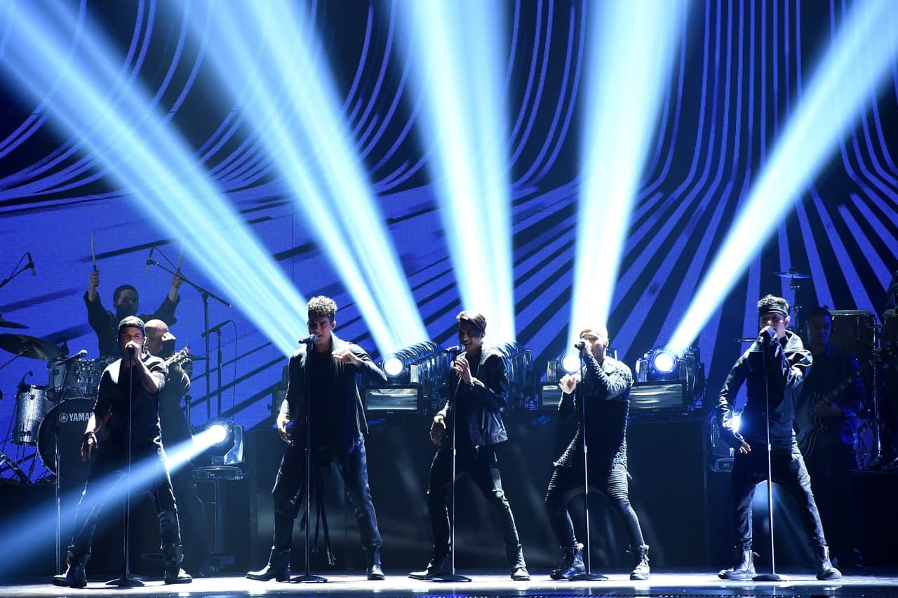 CNCO también fue parte de la gala musical. El grupo estuvo nominado a Mejor Nuevo Artista.