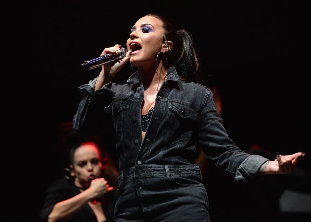 Esta decisión no es tomada a la ligera, pues el himno representa al país en toda su extensión y ante todo el mundo. Este año, Demi Lovato cantará en el Super Bowl LIV en el Hard Rock Stadium, en Miami, Florida.