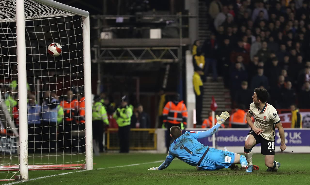 El Liverpool batalló más y apenas venció por 1-0 al Nottingham Forest para certificar su pase a las Semifinales, donde enfrentará al Manchester City.