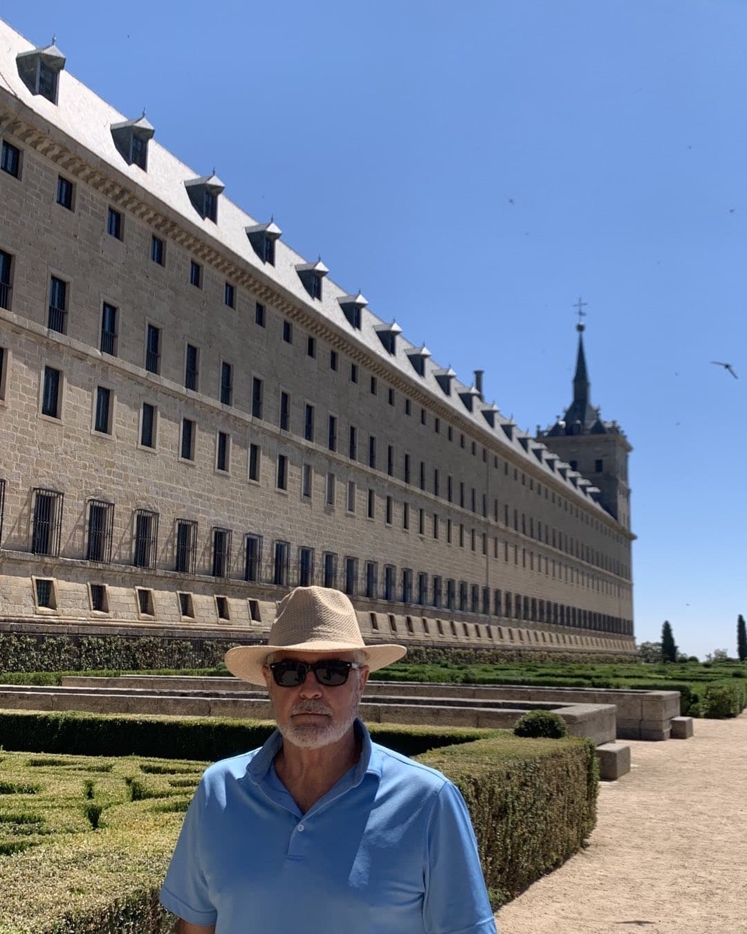 En la misma red social Lisazo compartió con sus 111 mil seguidores algunas fotografías paseando por España.