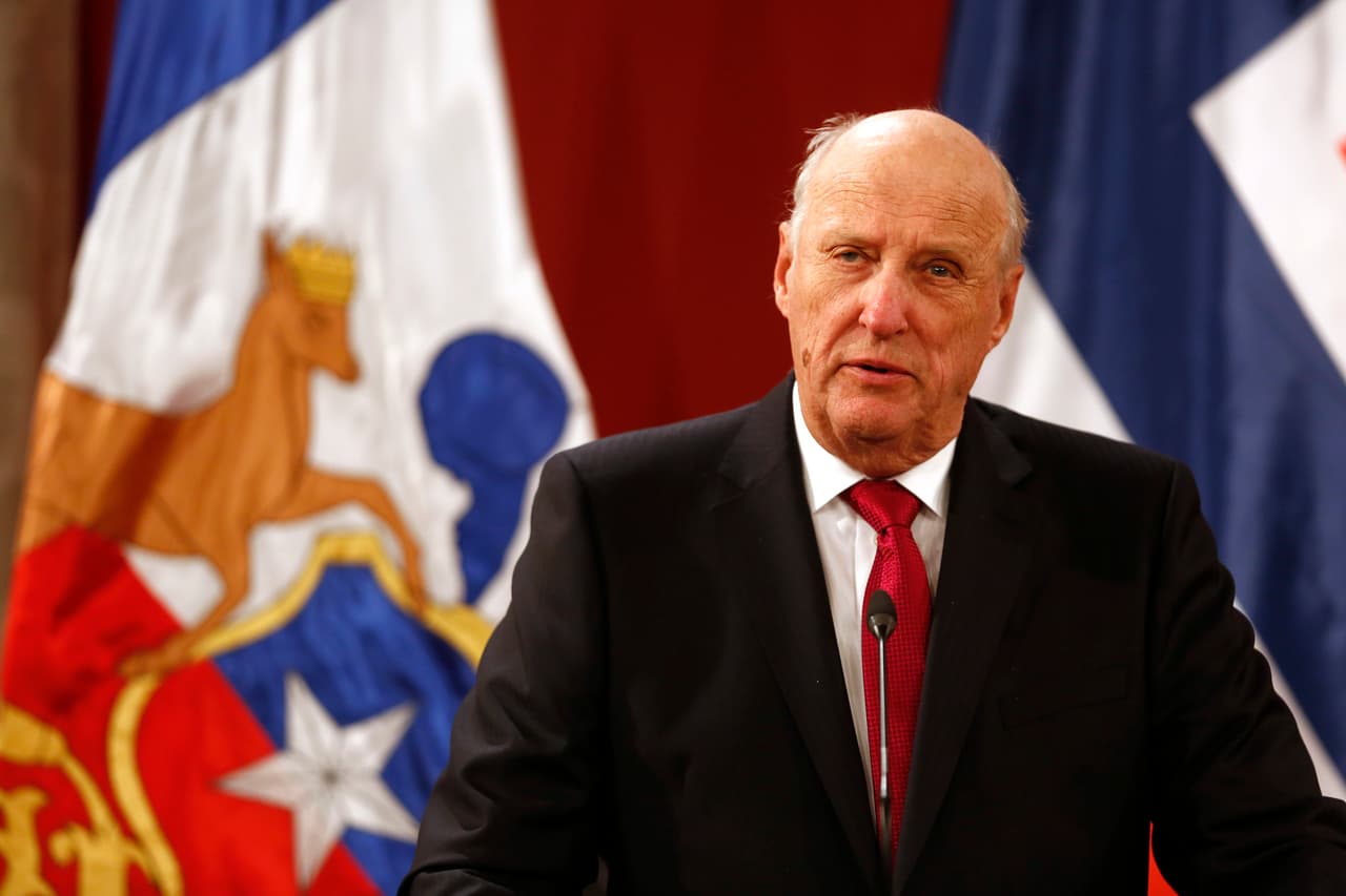 Como todos los años, el rey Harald de Noruega dio su discurso oficial de Año Nuevo en el que confesó la
<b> tristeza que le provocó</b> el suicidio de su exyerno y padre de sus tres nietas, Ari Behn, el día de Navidad.