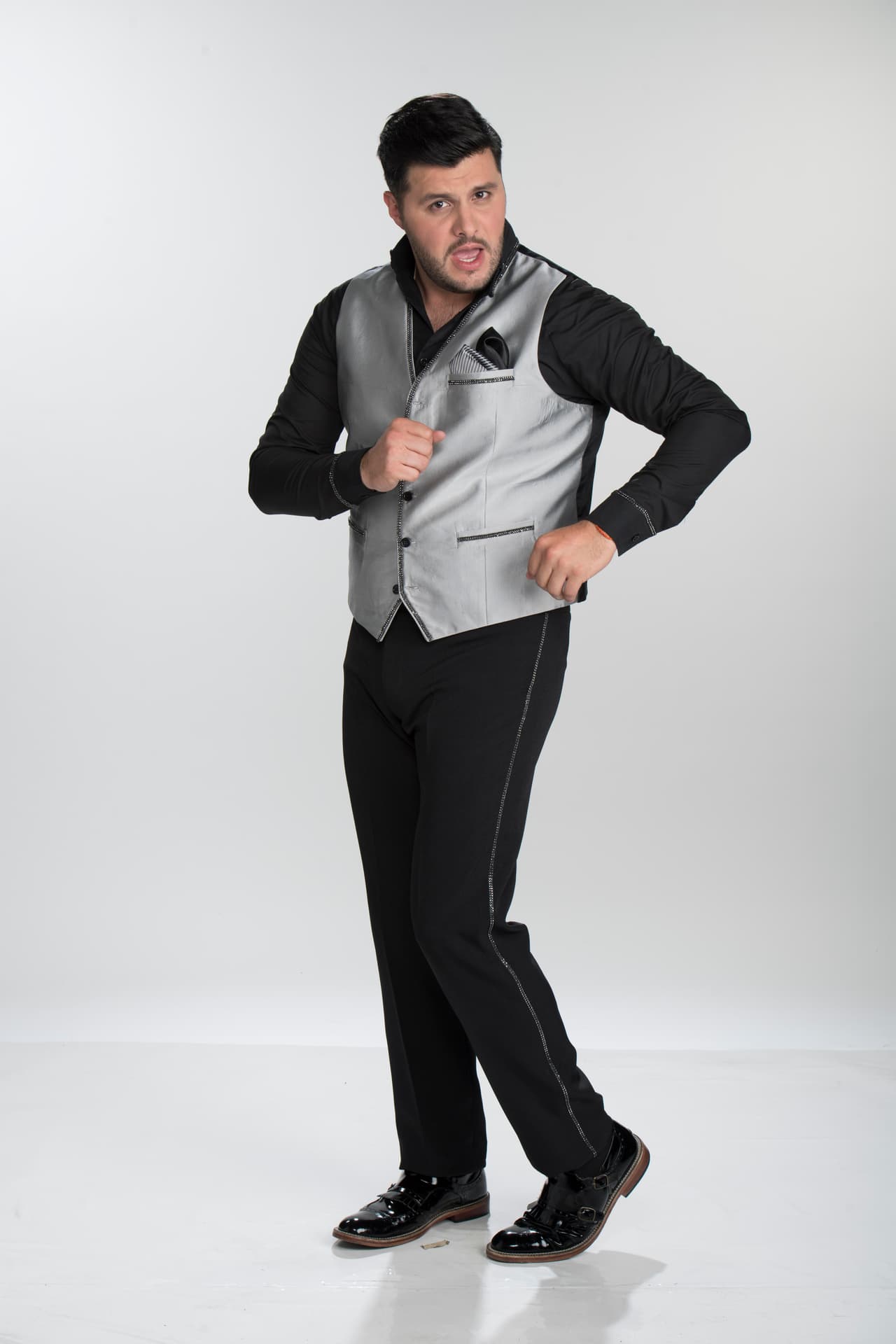 Paul Stanley, el mejor amigo: con su carisma y ocurrencias llega a Mira Quién Baila presumiento que al menos en las fiestas, él es el rey de la pista.