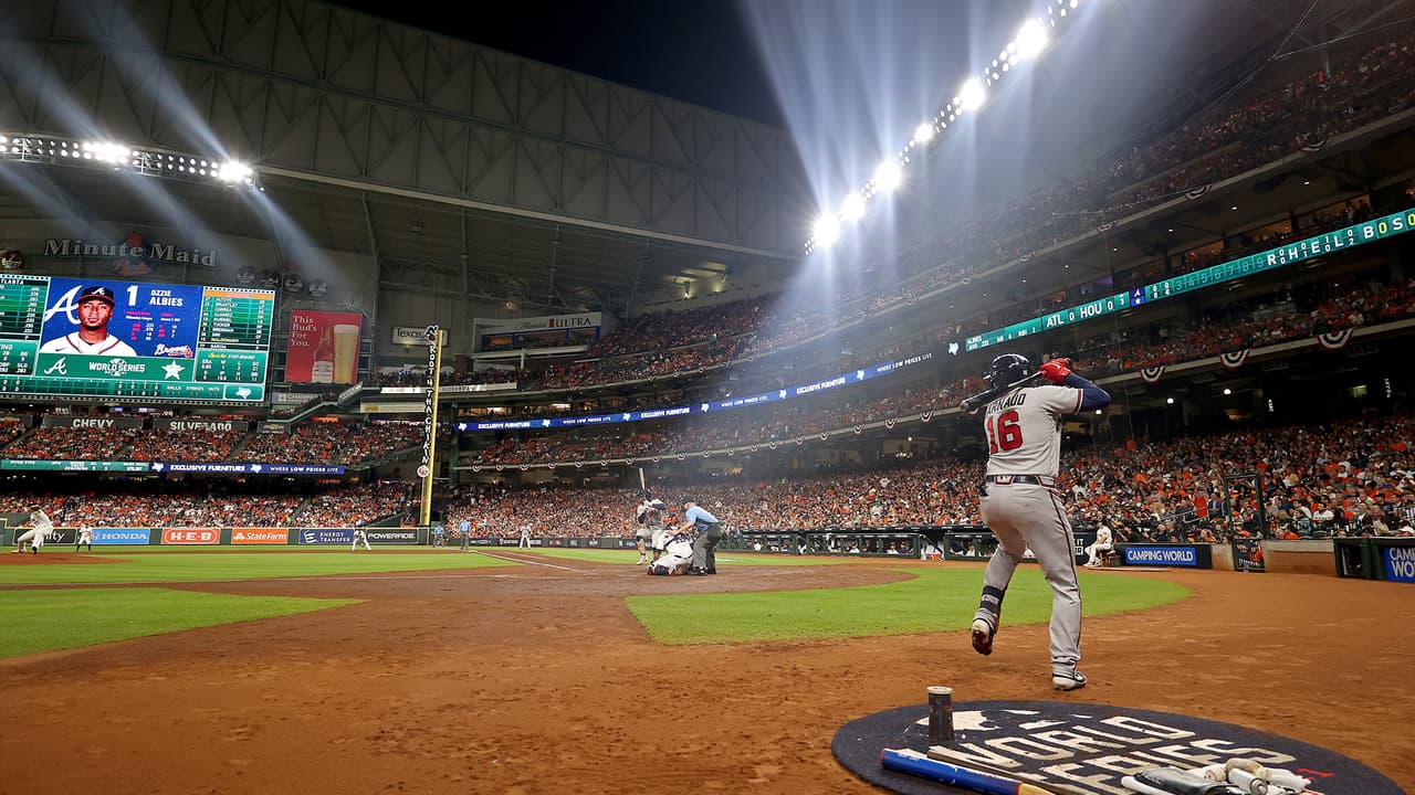 El techo del Minute Maid Park estuvo abierto para este sexto juego.