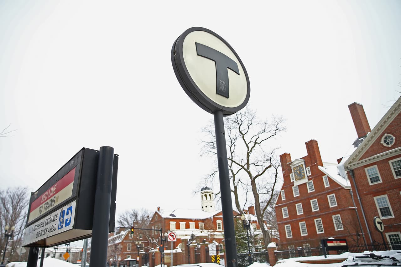 Arrestan cerca de la Universidad de Harvard a un hombre acusado de asesinar a su padre