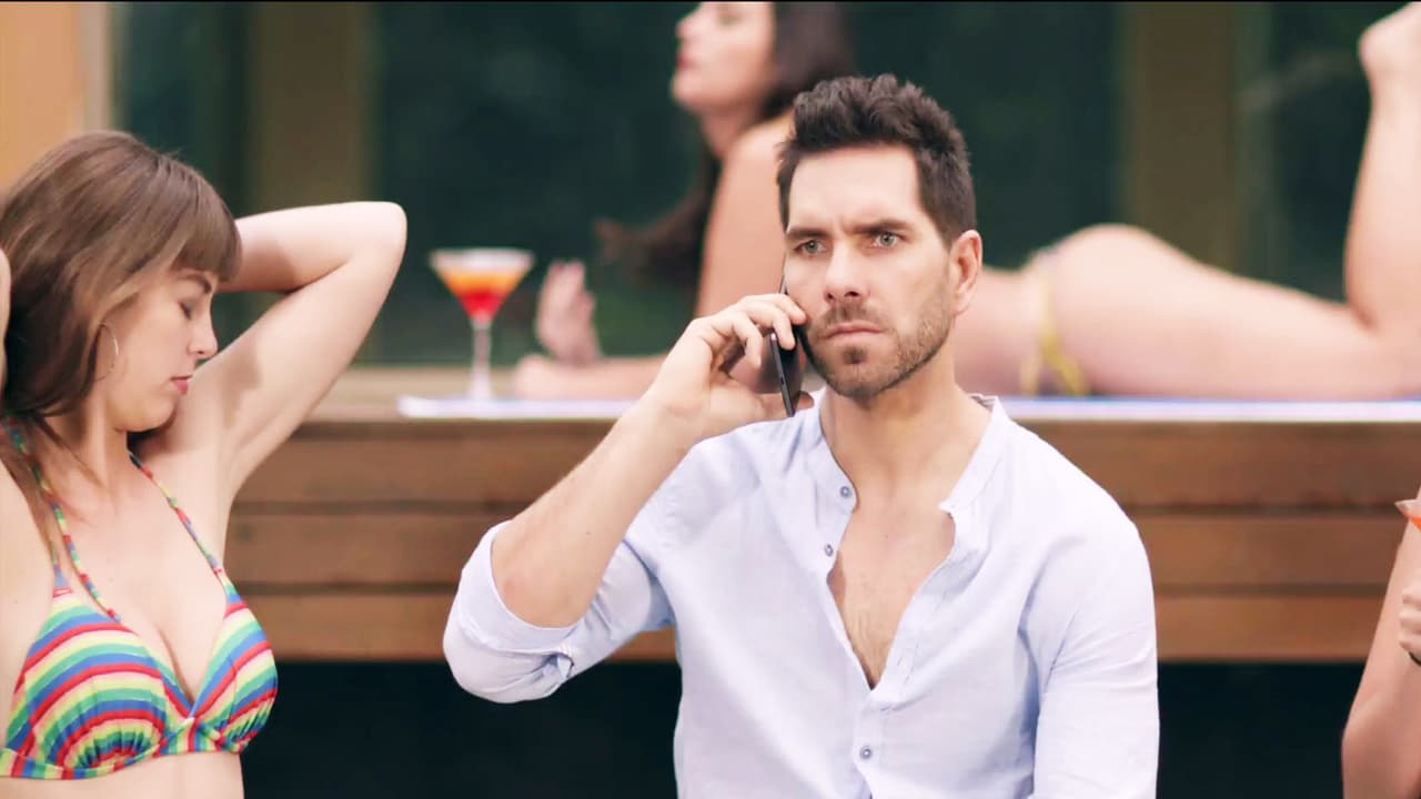 Tras colgarle el teléfono a John, Yolanda le pidió perdón a 
<b><a href="http://www.univision.com/series/la-piloto/juan-eduardo-colucho-es-dave">Dave</a></b> por poner su vida en riesgo.