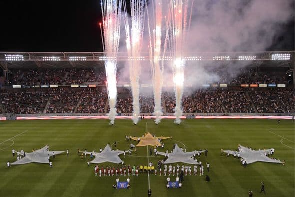 Stub Hub Center se vistió de gala para el duelo de apertura entre LA Galaxy y Chicago Fire el 6 de marzo.