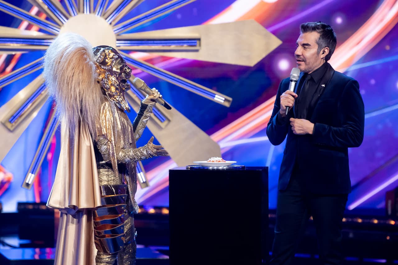 Leona tiene un hambre feroz por lo que su comida especial fue pasta al pomodoro con queso parmesano.