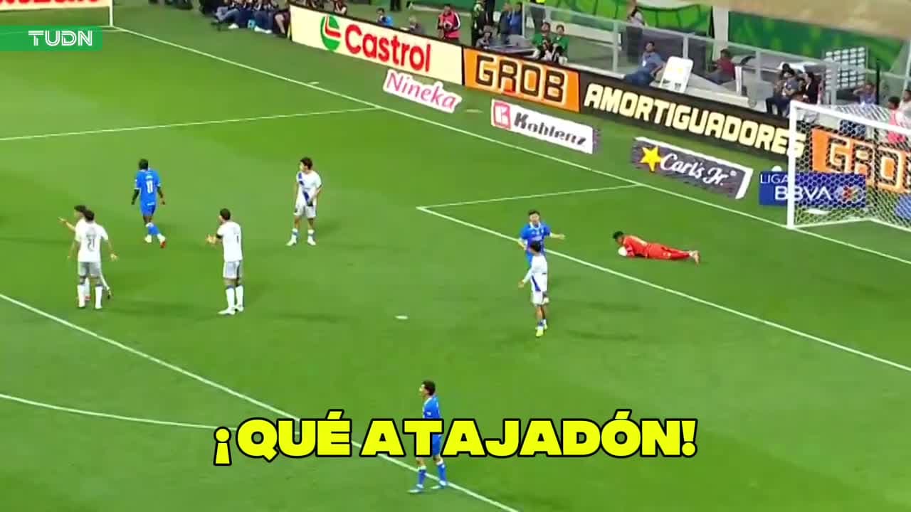 ¡Una atajada salvadora y monumental del Puebla!