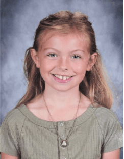 Ainsley Grace Johnson, de 8 años, es una de las tres menores que perdió la vida.