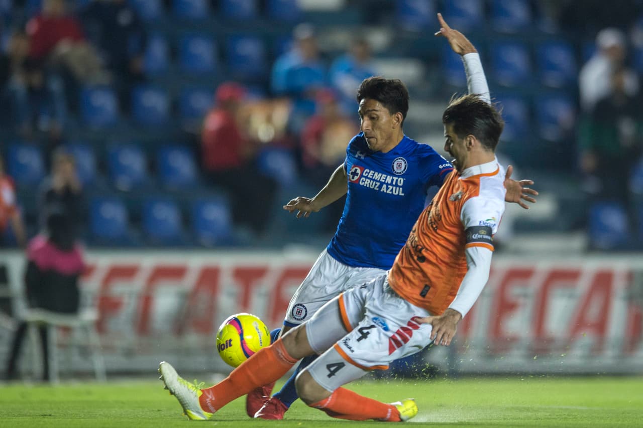 Durante el primer tiempo, los intentos de Cruz Azul fueron tibios y no tuvo claridad para romper la diferencia a su favor.