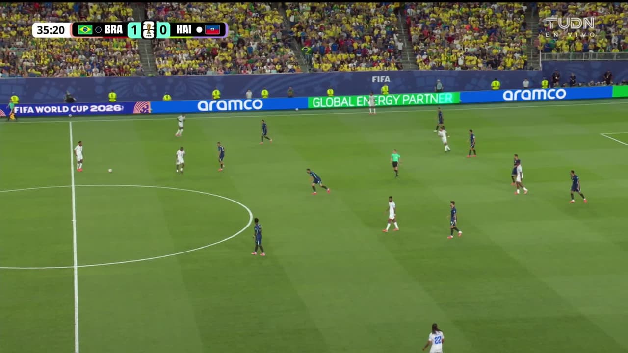 ¡GOL!  anota para Brasil. Matheus Cunha